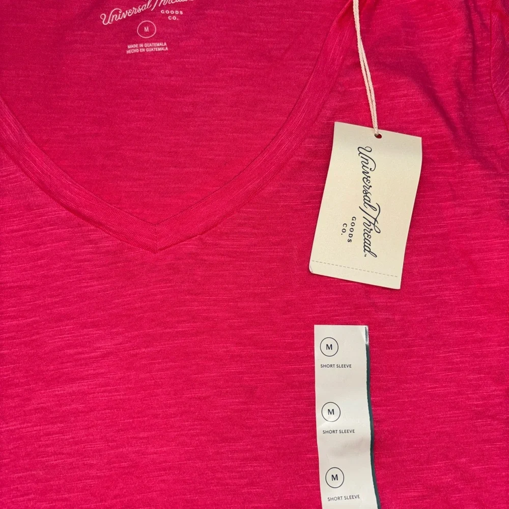 Universal Thread Coral V-Neck Tee Size Medium NWT Discontinued Target Find - Picture 3 of 4